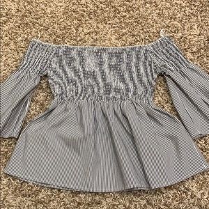 Off the shoulder gray and white shirt supper cute